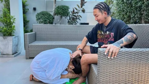 นานทีจะได้เห็น แจง ก้มกราบแทบเท้า แจ๊ส ชวนชื่น แฟนๆ คอมเมนต์สนั่น