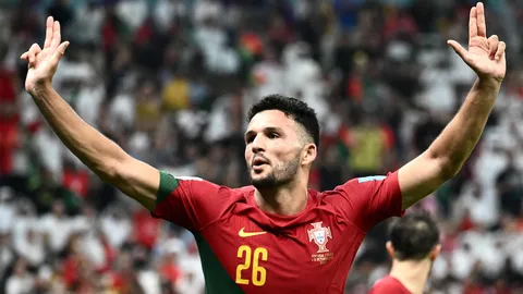 รู้จัก "กอนซาโล รามอส" ชายผู้กระหน่ำแฮตทริก เปิดสถิติทีมชาติทุกชุด-ค่าเหนื่อยล่าสุด