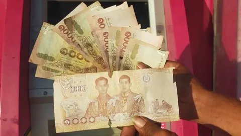 หนุ่มไร่มันสุดงง กดเงิน 2 หมื่น ได้แบงก์พันไม่สมประกอบ ร้านค้าไม่ยอมรับ