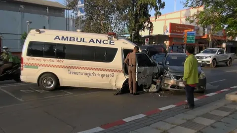 รมช.สธ. ชี้ เคสรถฉุกเฉินชนกับรถเก๋งที่สี่แยก กฎหมายไม่มีข้อยกเว้นฝ่าไฟแดง