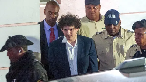 ศาลบาฮามาสไม่ให้ประกันตัว "แซม แบงก์แมน-ฟรายด์" อดีตซีอีโอ FTX