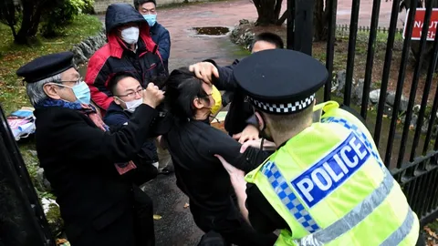 จีนเรียกทูต 6 คนกลับ ปมคดีทำร้ายผู้ประท้วงในกงสุลแมนเชสเตอร์