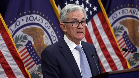 เฟดขึ้นดอกเบี้ยระยะสั้นอีก 0.5% คาดเงินเฟ้อสูงเกินเป้าจนถึงปี 68