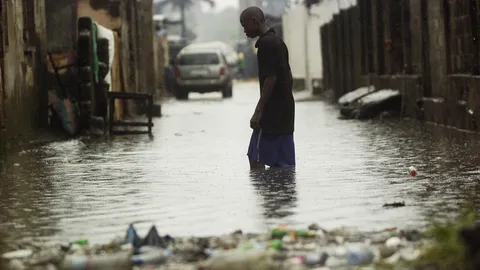 ฝนกระหน่ำดีอาร์คองโก ทำดินถล่ม-น้ำท่วมเมืองหลวง ดับแล้ว 120 ศพ