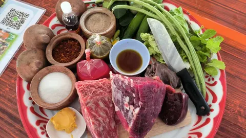 อร่อยเองยกถาด ซอยจุ๊ขันโตก ให้ลูกค้าหั่นปรุงแจ่วตามใจสไตล์ร้านลาบยโสธร