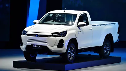 ส่องตัวเป็นๆ กระบะไฟฟ้า TOYOTA HILUX BEV ขายจริงปลายปีหน้า นะจ๊ะ! 