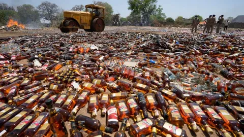 อินเดียสังเวยเหล้าเถื่อน ดับอย่างน้อย 31 ศพ