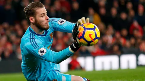 ไม่ได้ไปต่อ? สื่อปูด “แมนยูฯ” ไม่ต่อสัญญากับ “เดเคอา” เพื่อเปิดทางให้มือกาวคนใหม่