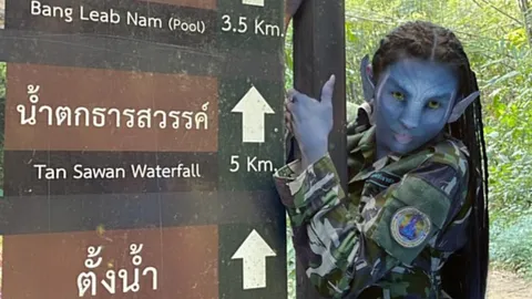 "เขาสก" ไม่ตกเทรนด์ เจ้าหน้าที่แปลงโฉมเป็น "ชาวนาวี" ชวนเที่ยวอุทยาน จนเป็นไวรัลฮา