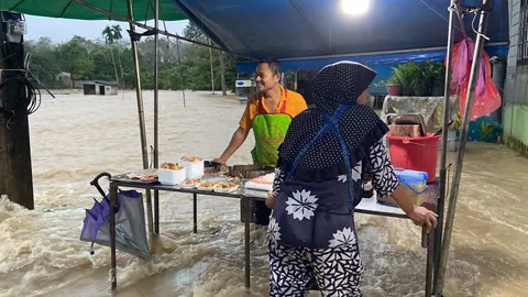 นราธิวาส ยังอ่วม น้ำท่วมหนัก ประกาศพื้นที่ประสบภัยพิบัติแล้วทั้ง 13 อำเภอ