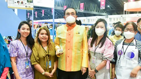 “ลุงตู่” ปลื้ม แฟนคลับให้กำลังใจ ด้าน “บิ๊กป๊อก” ถูกขออย่าทิ้งนายกฯ