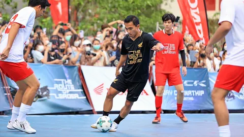 “เจ-ชนาธิป” นำทีมดวลแข้งเหล่าตัวตึง “โอม-นนน-เพิร์ธ-ชิม่อน” ลีลาพลิ้วสยามแตก