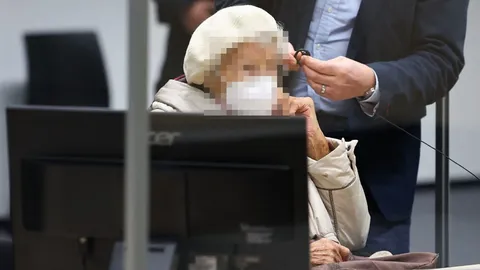 ศาลเยอรมันตัดสิน อดีตเลขาฯ นาซีวัย 97 ปีผิดจริง ส่ง 10,500 คนไปตาย