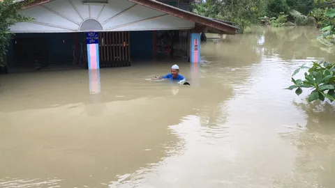 น้ำท่วม "นราธิวาส" ตายแล้ว 4 ศพ ปชช.กว่า 2 แสนคนอยู่ลำบาก กระทบหนัก