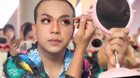 แพรรี่ โพสต์ข้อความดึงสติ คนแห่ชมสมกับที่เคยกราบไหว้ พระมหาไพรวัลย์ ในวันนั้น