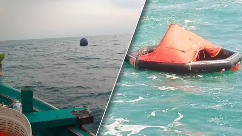 ชาวประมงพบโดมเรดาร์เรือหลวงสุโขทัย และแพชูชีพเกยตื้นกลางทะเลชุมพร