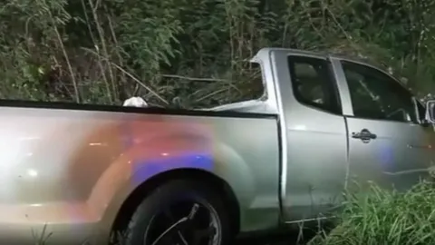 "ชนสยอง" สิบล้อยูเทิร์น กระบะหลบไม่ทัน-เสยท้ายสนั่น เจ็บ 3 ตาย 4 ศพ