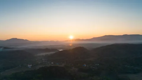 24-26 ธ.ค. ไทยตอนบนอุณหภูมิลดอีก 1-3 องศาฯ อ่าวไทย อันดามัน คลื่นแรง