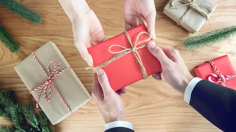 จับสลากของขวัญ