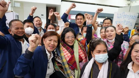 ร้อยเอ็ด ต้อนรับ "สุดารัตน์" นำไทยสร้างไทย ประชุม เชียร์ ”นายกฯ คนอีสาน” 