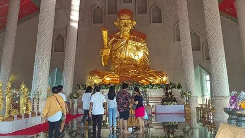 ประวัติหลวงพ่อรวย ปาสาทิโก เกจิดังวัดตะโก