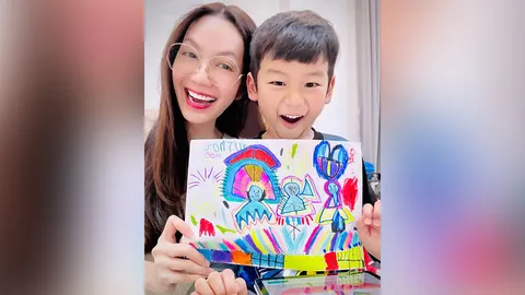 อ๋อม สกาวใจ โชว์ผลงานศิลปะ น้องจอมทัพ แฟนๆ แห่ส่องเลขงวดส่งท้ายปี 2565