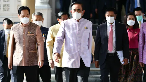 นายกฯ ปัด ตอบคำถาม เรื่องการเมือง หลังประชุม ครม.นัดส่งท้าย ปี 2565
