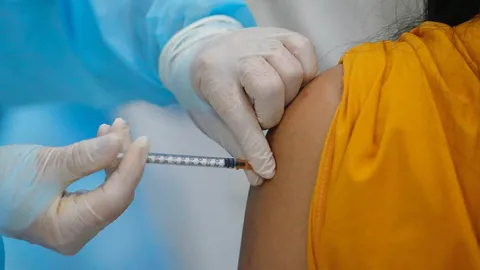  "พิพัฒน์" เตรียมชงฉีดวัคซีน "โควิด-19" ฟรีให้นักท่องเที่ยวทุกชาติที่เข้ามาไทย