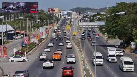 สายเหนือที่นครสวรรค์ พหลโยธินและทางหลวงสาย 117 รถมาก แต่เคลื่อนตัวได้ 