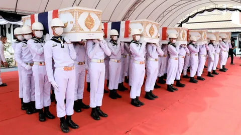 กองทัพเรือ พระราชทานเพลิงศพ 6 วีรชน "เรือหลวงสุโขทัย" ส่งดวงวิญญาณสู่สัมปรายภพ