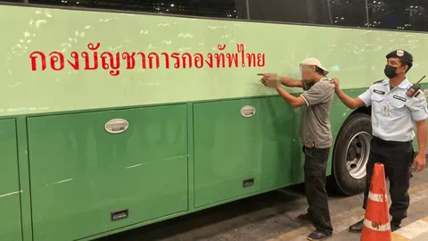 วุ่น หนุ่มลักรถบัสทหาร ขับไปวน 2 สนามบิน อ้างรอรับจนท.ทูต