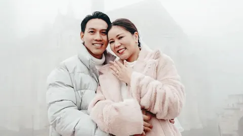 "ลีซอ ธีรเทพ" สละโสดขอแฟนสาวแต่งงาน - "แข้งทีมชาติไทย" แห่อวยพร