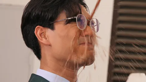 เปิดฉากความแซ่บ “โอ๊ต-รัฐธีร์” ถูกรับน้องด้วยน้ำปลาร้า ใน “รักแท้แซ่บหลาย”