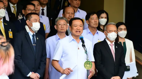 ไม่กล้าสอนจระเข้ว่ายน้ำ “อนุทิน” ยินดี “ลุงตู่” เข้าสู่ระบอบประชาธิปไตยเต็มตัว