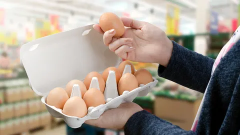 แม่ค้าร้องจ๊าก แม่บ้านกุมขมับ ไข่ไก่ขึ้นราคาฟองละ 20 สต. ขยับเป็น 3.60 บาท