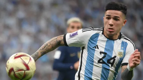 หรือจะหมายถึงเชลซี? กุนซือ “เบนฟิกา” จวกยับสโมสรปริศนา แอบเจรจา “เฟร์นานเดซ” นอกรอบ