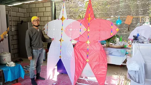 ลมหนาวพัดมา ชาวบ้านสวรรคโลกทำว่าวจุฬาขายดี ได้เงินอย่างต่ำวันละพันบาท