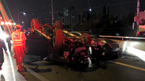 เสี่ยเบนท์ลีย์ชนสนั่น 3 คัน ซิ่งบนทางด่วน ปาเจโร่ตีลังกา 6 ชีวิตรอดตาย (คลิป)