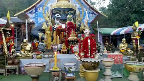 ฮือฮา น้ำศักดิ์สิทธิ์ ราหู-ท้าวเวสสุวรรณ ชาวบ้านเชื่อน้ำทิพย์รักษาโรค (คลิป)