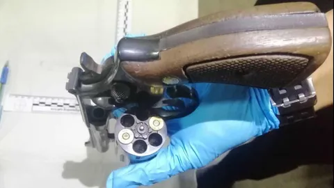 หนุ่มพม่าท้าเล่นรัสเซียนรูเล็ต นัดแรกไม่ลั่น นัดต่อมาเข้าขมับดับ