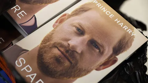 เจ้าชายแฮร์รี ล้ำเส้นคิงชาร์ลส์ จวก "คามิลลา" เป็นตัวร้าย