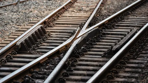 ชาวขอนแก่นร้องการรถไฟ แก้ปัญหาไม้กั้นทางรถไฟเสียมานานานทำรถติดยาว