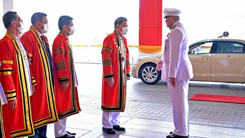 "พลากร สุวรรณรัฐ" องคมนตรี ผู้แทนพระองค์มอบปริญญาบัตรแก่บัณฑิต จาก มจพ.ประจำปี 2564