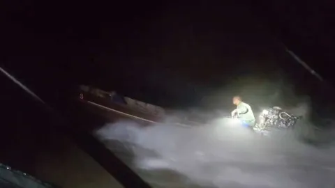 ประมงฯ บ้านแหลม ล่าระทึกเรือคราดหอย ตามข้าม 2 จังหวัดได้ผู้ต้องหา 2 ราย (คลิป)