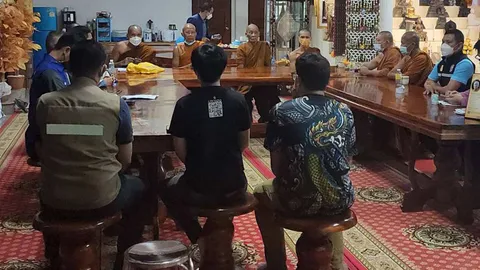 "อิคคิว" เข้ายื่นหลักฐานให้คณะสงฆ์ เจ้าคณะให้ "ครูบาไก่" มาแจงใน 7 วัน