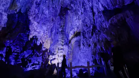 เที่ยวจีน ชมสิ่งมหัศจรรย์ถ้ำเงิน (Silver Cave) ในเมืองกุ้ยหลิน