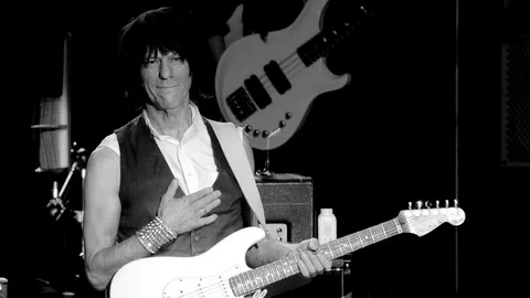 สุดอาลัย 'เจฟฟ์ เบ็ค' มือกีตาร์ขั้นเทพระดับตำนาน เสียชีวิตแล้ว