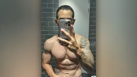 สาวเห็นแทบเป็นลม สงกรานต์ โพสต์รูปอวดซิกซ์แพ็กแน่น กล้ามแขนเป็นมัดๆ