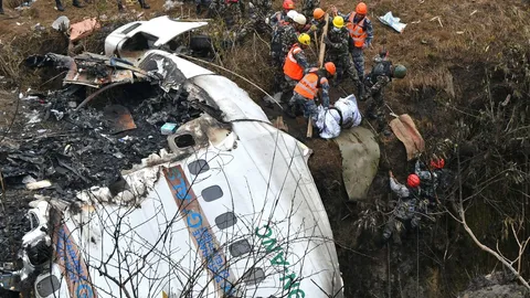 เผยเครื่องบินตกที่เนปาล หลังเทกออฟแค่ 18 นาที พบผู้เสียชีวิตแล้ว 68 ศพ