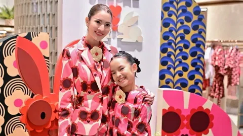 “แอฟ-ทักษอร” แฮปปี้ “หมอช้าง” ทักปีนี้ดวงความรักปัง “น้องปีใหม่” บอกแม่มีหนุ่มจีบ